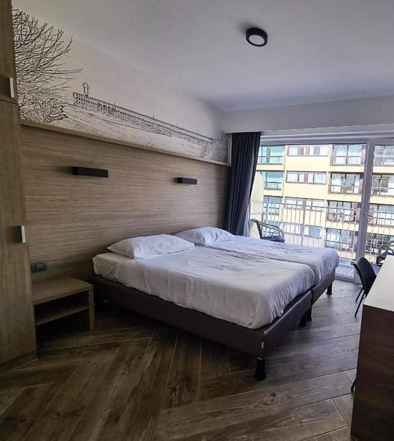 Hotel Sandeshoved Zeedijk Nieuwpoort Exteriör bild